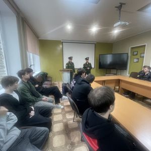 В рамках мероприятия «День призывника» состоялась встреча студентов выпускных групп с представителями Саратовского высшего артиллерийского командного училища